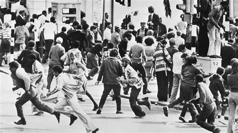 1976 Soweto İsyanı: Apartheidin Gözleri Önünde Bir Direniş ve Özgürlük Çığlığı