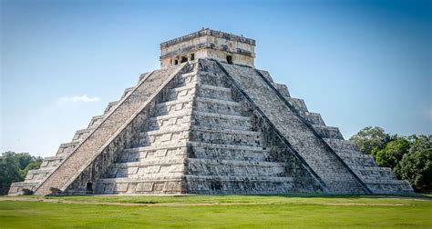 Chichen Itza Tapınaklarının Yeniden İnşası: Maya Mimarisinin Zirve Noktasına Ulaşması ve Yeni Bir Dönemin Başlangıcı